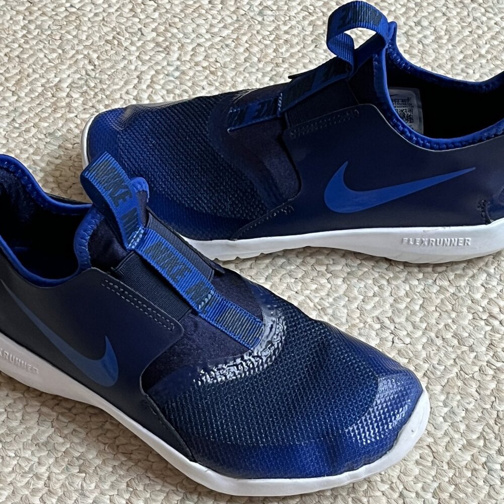 Nike Flex Runner Boy's Size 4Y Youth Kids Royal Blue Sneakers Shoes AT4662-407